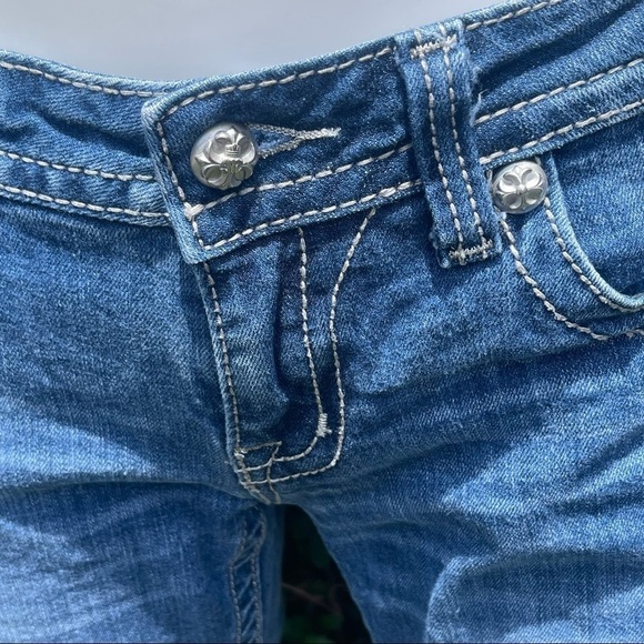 Miss Me Boot Cut Whiskering Factory Faded Low Rise Jeans - Picture 14 of 16